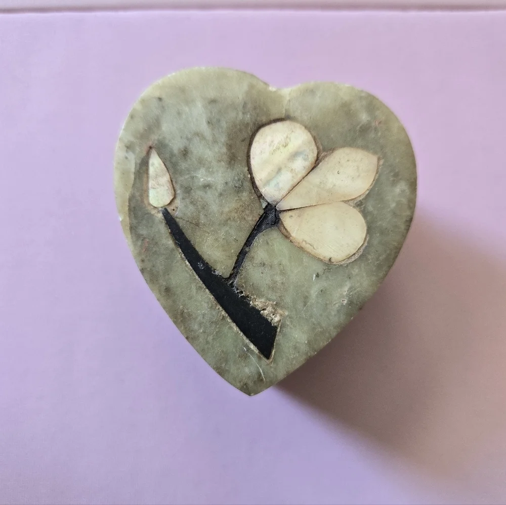 Vintage Soapstone Heart Trinket Box Floral Inlay Hand Carved Jali 2” - Picture 3 of 6